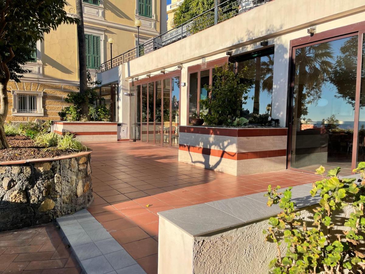 Hotel Miramare Imperia Buitenkant foto