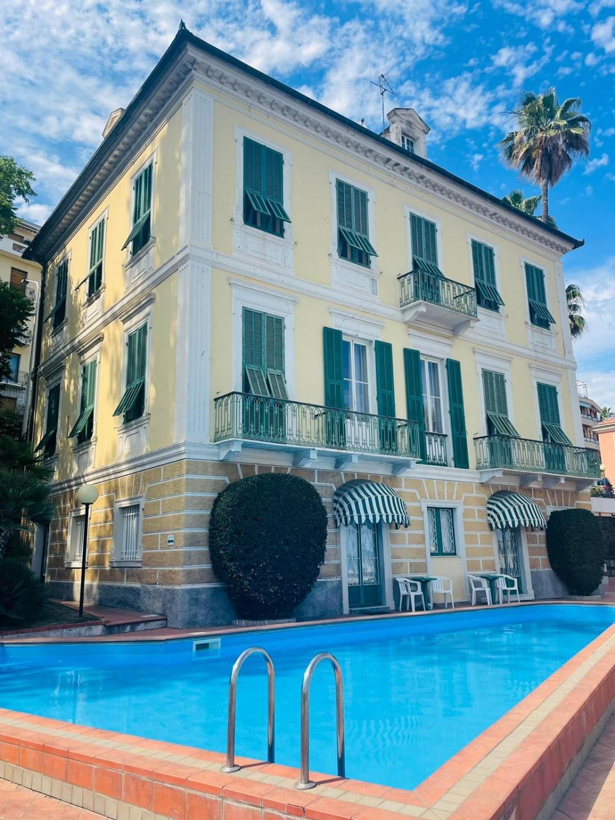 Hotel Miramare Imperia Buitenkant foto