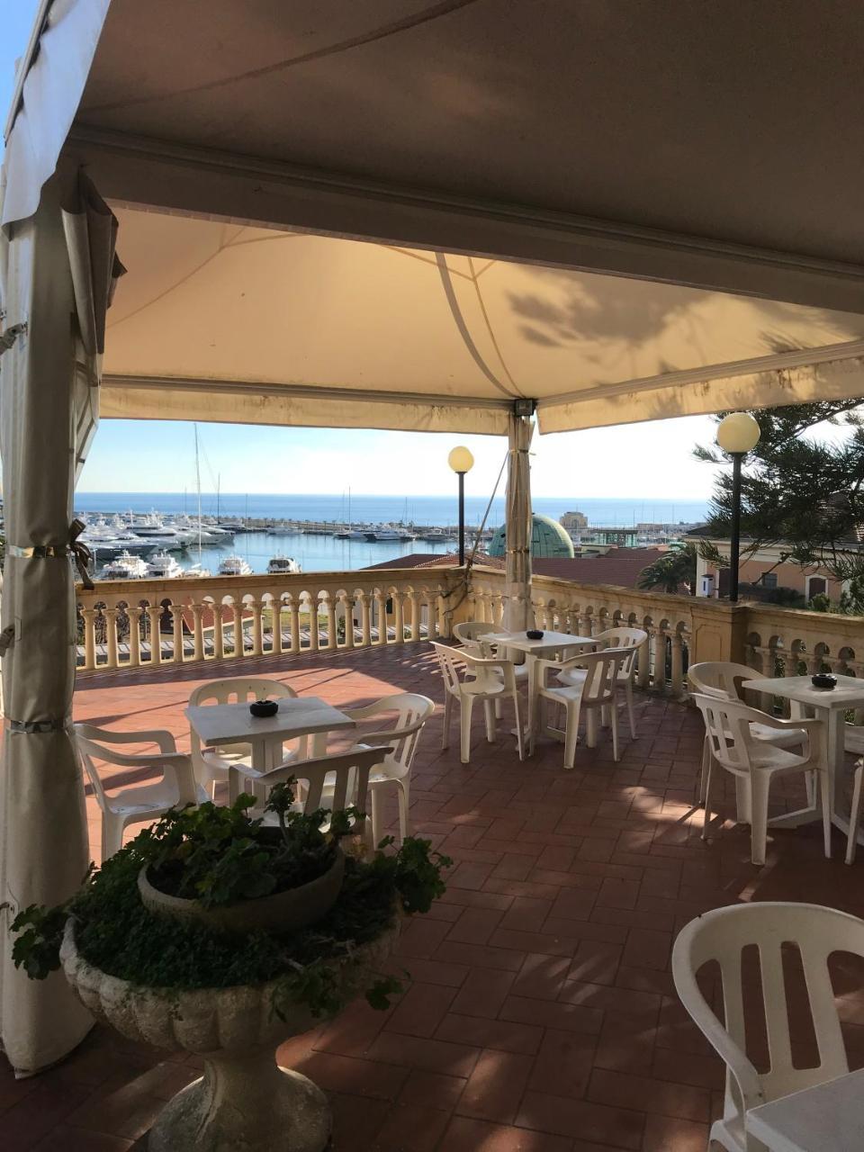 Hotel Miramare Imperia Buitenkant foto