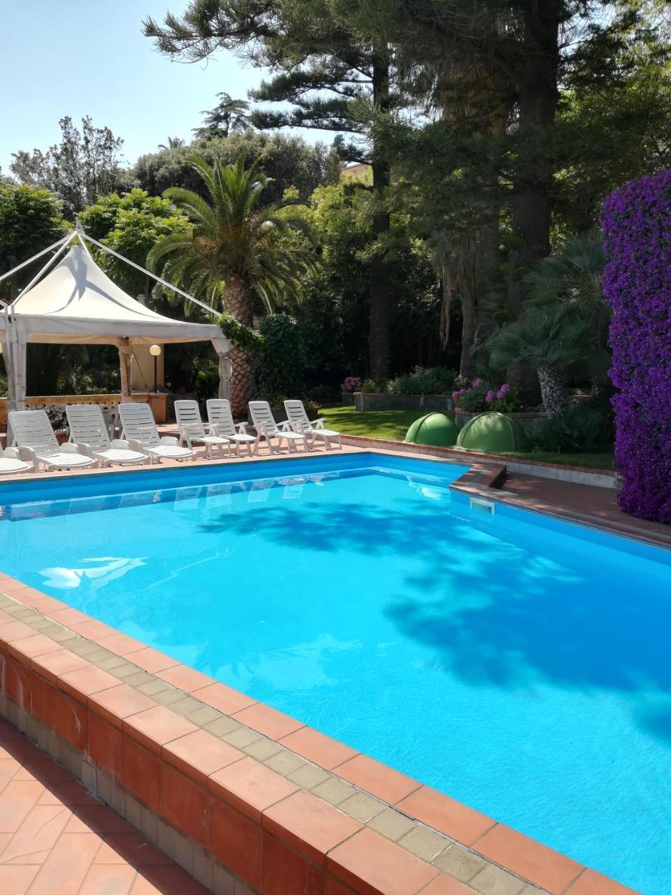 Hotel Miramare Imperia Buitenkant foto