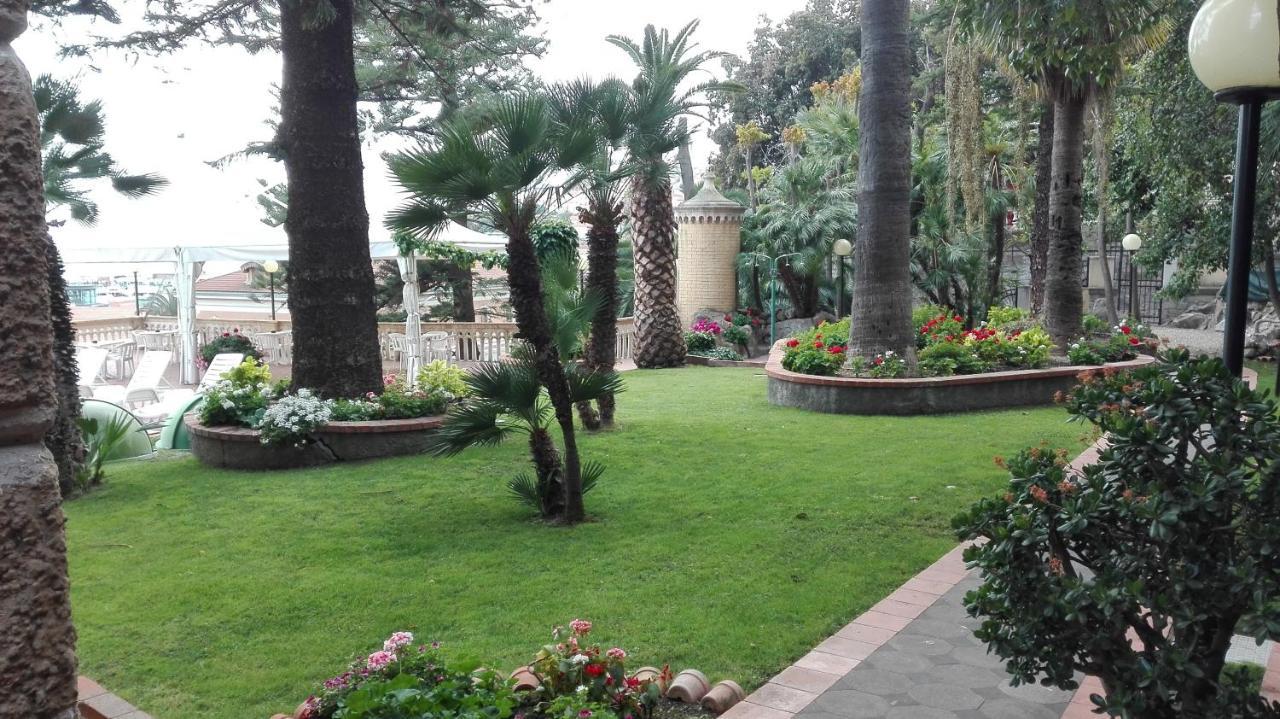 Hotel Miramare Imperia Buitenkant foto
