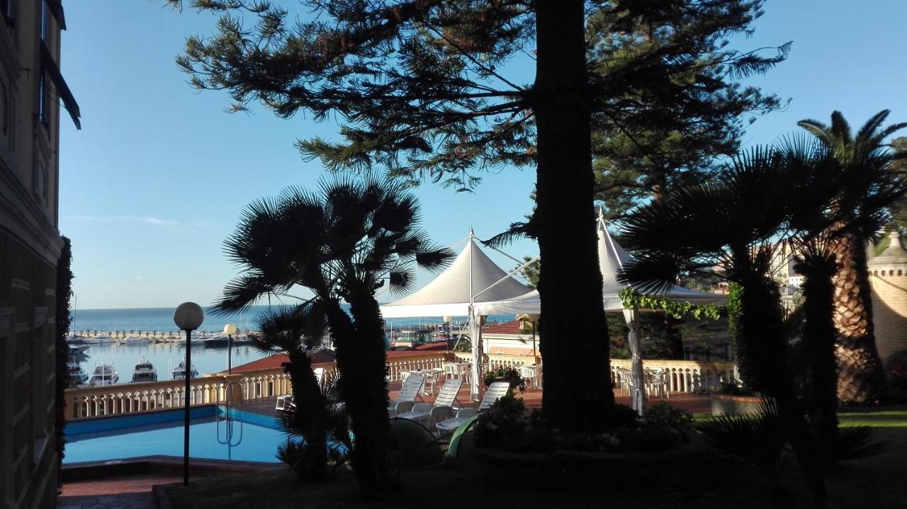 Hotel Miramare Imperia Buitenkant foto